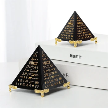 Медитация Кристална пирамида Кристална пирамида Призма Колекционерска фигурка Египетска пирамида със златен гравиран характер Преспапие