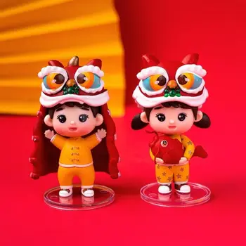 Момче и момиче Лъв танц кукла Китайска Нова година Червен лъв танц орнаменти китайски стил лъв танц момче статуя пролетен фестивал